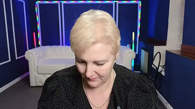 Snapshot of Sandra_Snow chatting on February 2, 5:37 pm Sandra Snow online show from February 2, 5:37 pm