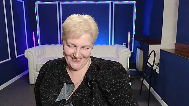 Snapshot of Sandra_Snow chatting on February 2, 8:41 pm Sandra Snow online show from February 2, 8:41 pm