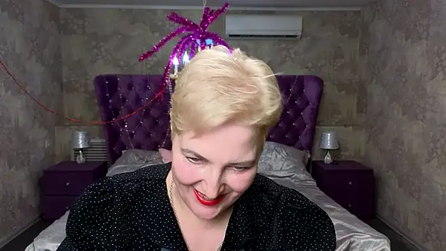 Snapshot of Sandra_Snow chatting on February 12, 8:18 pm Sandra Snow online show from February 12, 8:18 pm