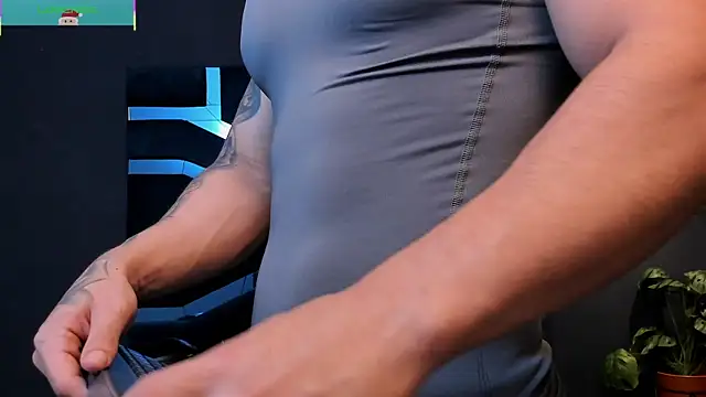 Flynn Riider online show from December 1, 5:29 pm