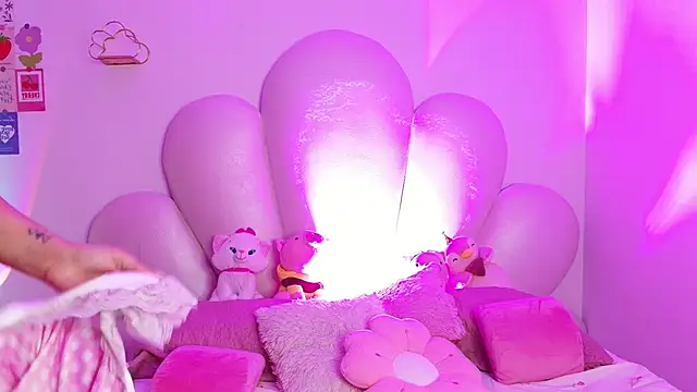 zoewillian online show from September 19, 9:37 pm