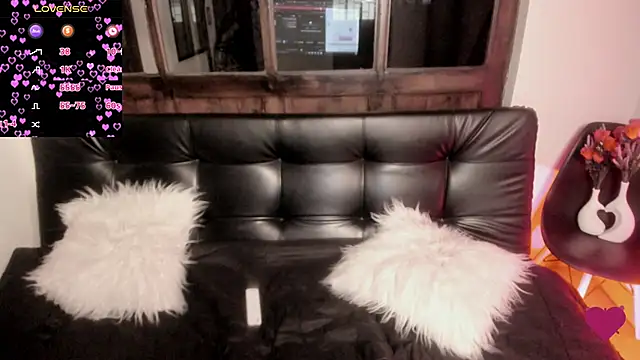 Aurora Hotson online show from February 8, 1:00 am