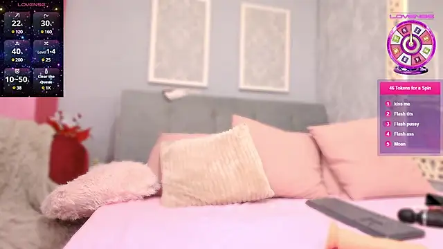 Snapshot of EuphoriaElle chatting on December 21, 12:31 am EuphoriaElle online show from December 21, 12:31 am