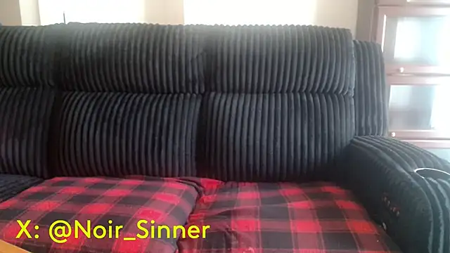 Snapshot of sinnernoir chatting on July 3, 5:41 pm sinnernoir online show from July 3, 5:41 pm