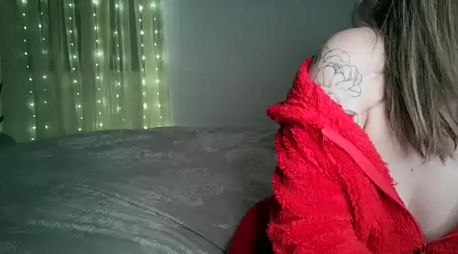 Snapshot of April_wow chatting on December 14, 7:51 am April wow online show from December 14, 7:51 am