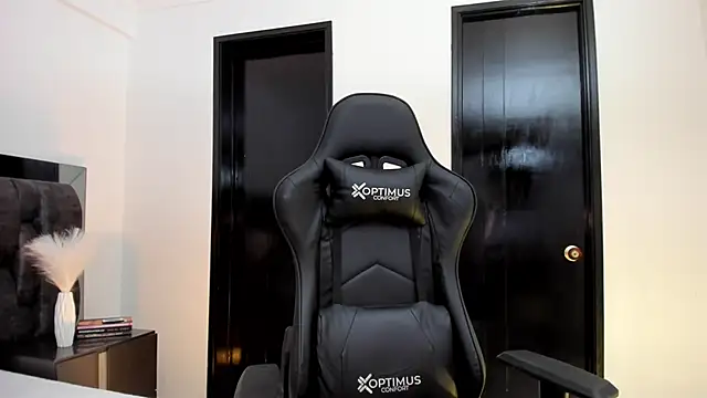 Snapshot of CarolHorny_1 chatting on January 20, 2:32 am CarolHorny 1 online show from January 20, 2:32 am