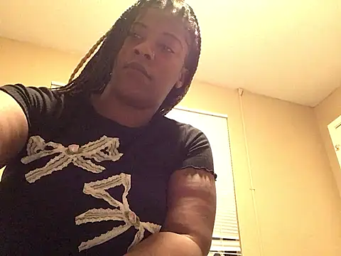 Snapshot of Eboni03 chatting on December 15, 12:07 am Eboni03 online show from December 15, 12:07 am