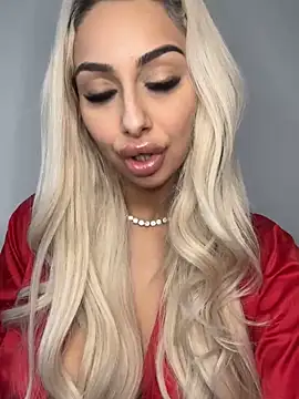 Snapshot of GoldenAmber chatting on February 8, 1:44 pm GoldenAmber online show from February 8, 1:44 pm