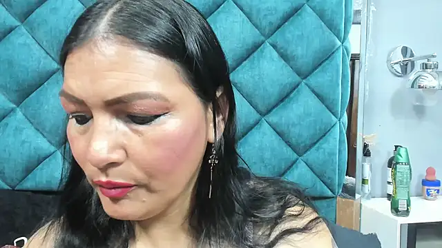 PENELOPELEWISs online show from March 25, 7:42 pm