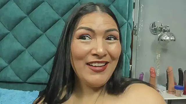 PENELOPELEWISs online show from April 10, 12:16 am