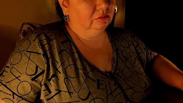 Snapshot of SexxyDreams1 chatting on December 20, 4:09 am SexxyDreams1 online show from December 20, 4:09 am