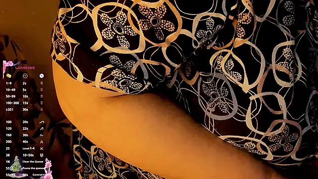 Snapshot of SexxyDreams1 chatting on December 24, 1:27 am SexxyDreams1 online show from December 24, 1:27 am