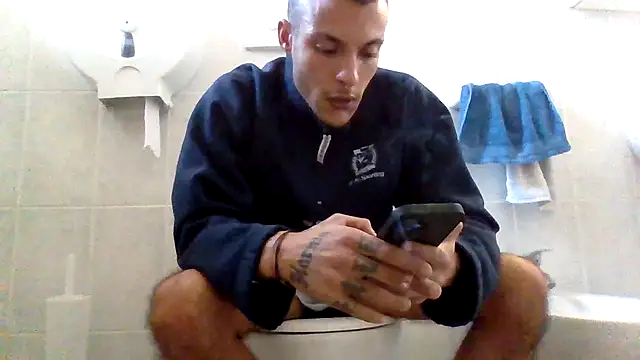 Snapshot of FTM98xxx chatting on December 11, 2:00 pm FTM98xxx online show from December 11, 2:00 pm