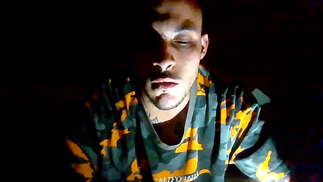 Snapshot of FTM98xxx chatting on February 3, 5:18 pm FTM98xxx online show from February 3, 5:18 pm