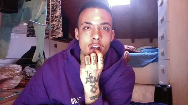 Snapshot of FTM98xxx chatting on February 9, 4:11 pm FTM98xxx online show from February 9, 4:11 pm