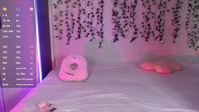 Lessy Lasska online show from April 1, 1:12 pm