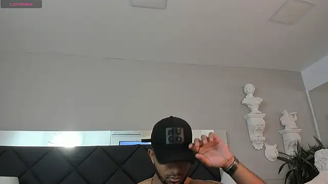 Robin Rief online show from November 22, 3:38 am