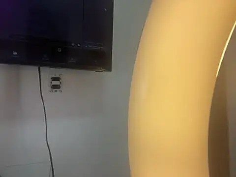 Robin Rief online show from March 8, 3:32 am