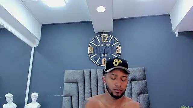 Robin Rief online show from March 31, 7:36 pm