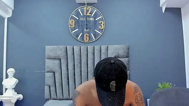 Robin Rief online show from April 8, 7:36 pm