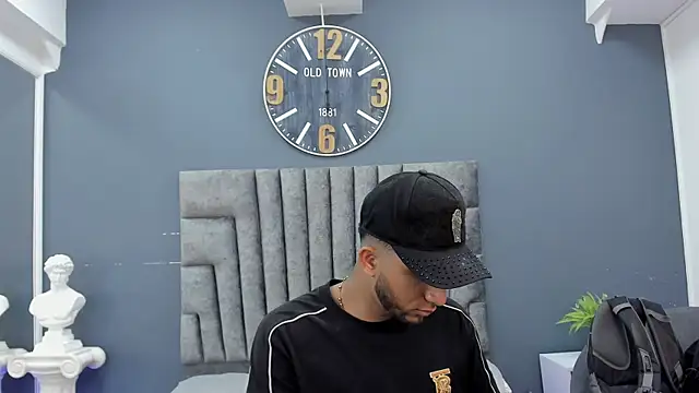 Robin Rief online show from April 11, 7:29 pm