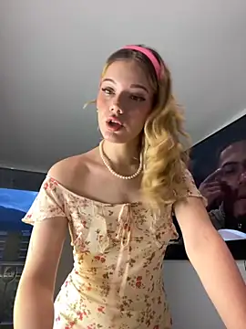 NicoleCut online show from September 18, 10:39 am