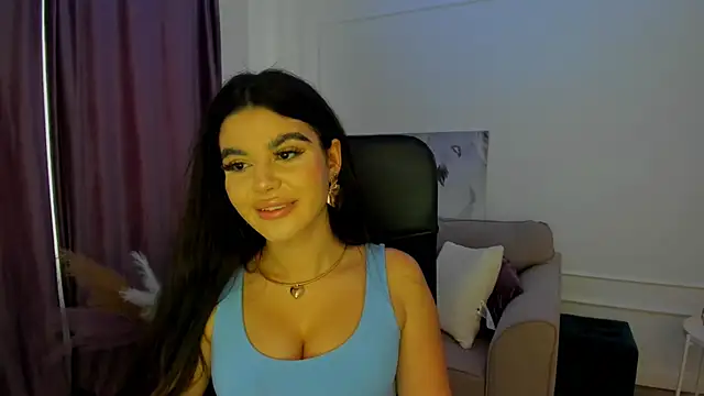 Snapshot of AlluringAriel chatting on February 1, 6:32 am AlluringAriel online show from February 1, 6:32 am