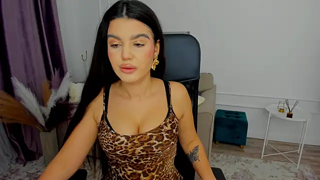 Snapshot of AlluringAriel chatting on February 6, 3:27 am AlluringAriel online show from February 6, 3:27 am