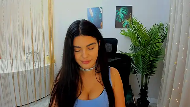 Snapshot of AlluringAriel chatting on February 8, 5:39 pm AlluringAriel online show from February 8, 5:39 pm