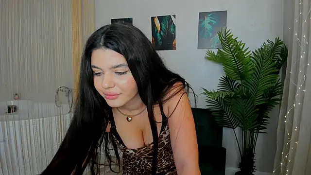 Snapshot of AlluringAriel chatting on February 17, 1:47 am AlluringAriel online show from February 17, 1:47 am