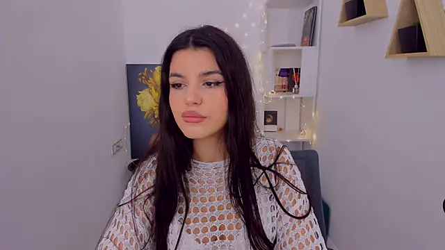 Snapshot of AlluringAriel chatting on March 15, 6:36 am AlluringAriel online show from March 15, 6:36 am