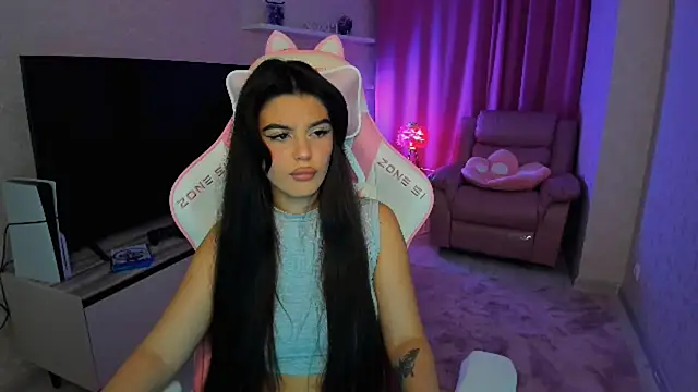 Snapshot of AlluringAriel chatting on September 20, 7:15 pm AlluringAriel online show from September 20, 7:15 pm