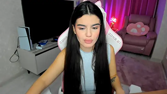 Snapshot of AlluringAriel chatting on October 12, 7:35 pm AlluringAriel online show from October 12, 7:35 pm