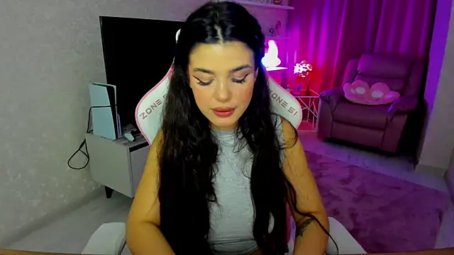 Snapshot of AlluringAriel chatting on November 10, 6:18 pm AlluringAriel online show from November 10, 6:18 pm