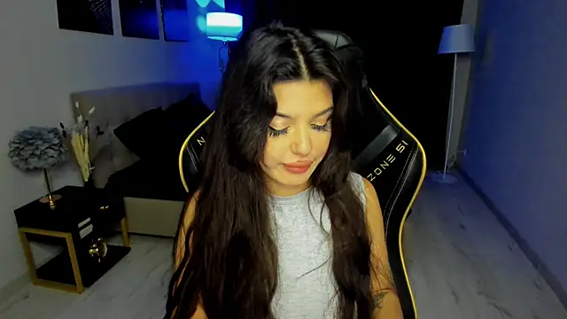 Snapshot of AlluringAriel chatting on December 4, 11:41 am AlluringAriel online show from December 4, 11:41 am