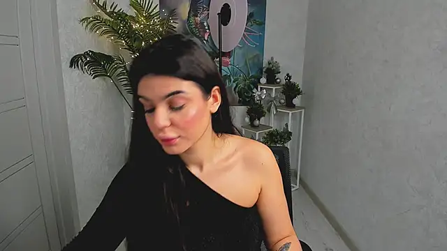 Snapshot of AlluringAriel chatting on December 18, 7:31 pm AlluringAriel online show from December 18, 7:31 pm