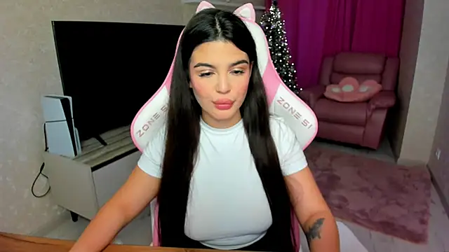 Snapshot of AlluringAriel chatting on December 20, 7:21 pm AlluringAriel online show from December 20, 7:21 pm