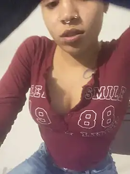 Snapshot of 1prettygem chatting on December 16, 11:18 pm 1prettygem online show from December 16, 11:18 pm