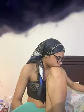 Snapshot of 1prettygem chatting on January 14, 3:22 am 1prettygem online show from January 14, 3:22 am