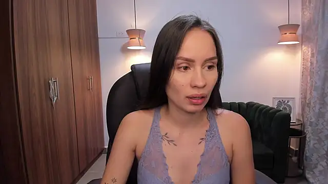 Snapshot of kiim_sweett chatting on October 4, 10:46 am kiim sweett online show from October 4, 10:46 am