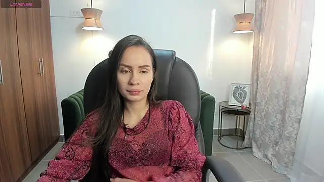 Snapshot of kiim_sweett chatting on October 9, 11:19 am kiim sweett online show from October 9, 11:19 am