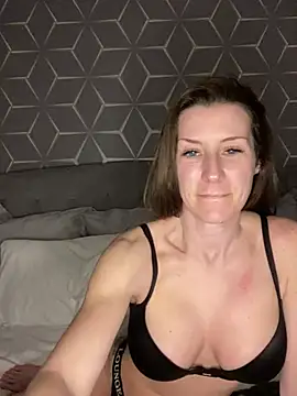 Snapshot of Charlotte-Urban chatting on February 27, 8:42 pm Charlotte-Urban online show from February 27, 8:42 pm