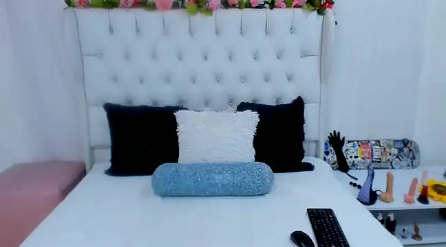 Snapshot of Valerik_cano1 chatting on February 1, 7:13 pm Valerik cano1 online show from February 1, 7:13 pm