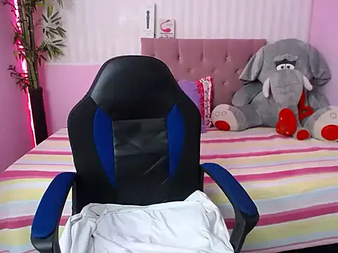 Snapshot of ximena_bunny chatting on December 24, 6:50 pm ximena bunny online show from December 24, 6:50 pm