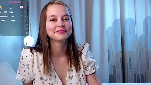 Snapshot of FalineDowlen chatting on December 18, 1:26 am FalineDowlen online show from December 18, 1:26 am