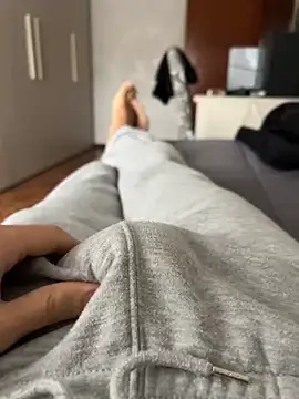 93moro online show from December 15, 10:18 am