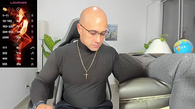 Snapshot of ryan_master_ chatting on December 18, 10:30 am ryan master online show from December 18, 10:30 am