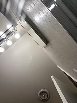 Snapshot of daddymaniaco69 chatting on December 16, 9:20 pm daddymaniaco69 online show from December 16, 9:20 pm