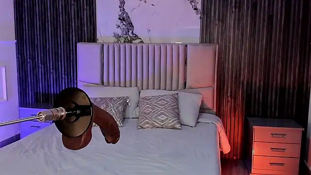 Lillyortiz online show from February 3, 8:25 pm