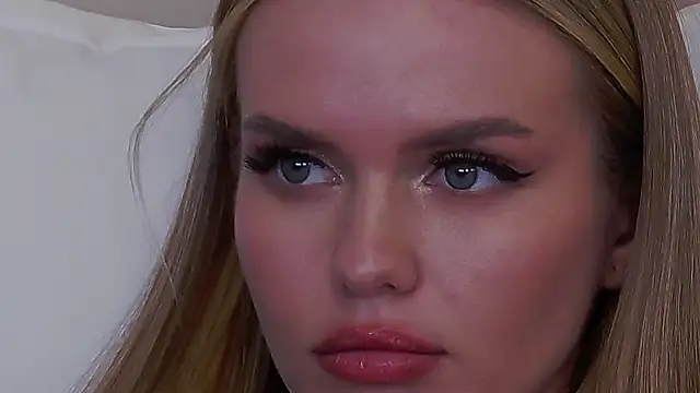 Snapshot of KristinaMaers chatting on February 24, 4:49 am KristinaMaers online show from February 24, 4:49 am